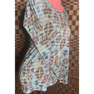 💛LULAROE -Lynnae Top Aztec Blue Size Small…